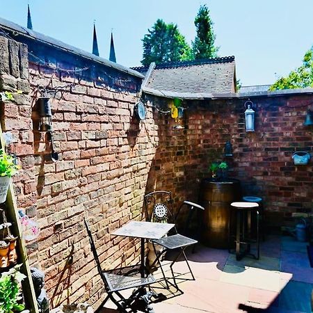 Gaia Villa Lichfield Exterior foto