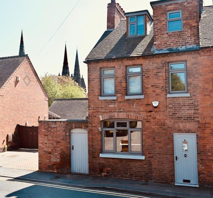 Gaia Villa Lichfield Exterior foto